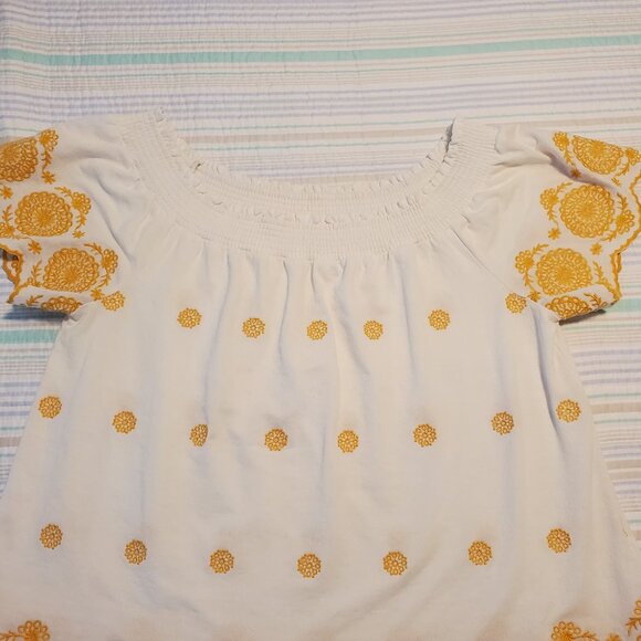Skies are Blue Size Small White and Yellow/gold off the shoulder top - Picture 3 of 8